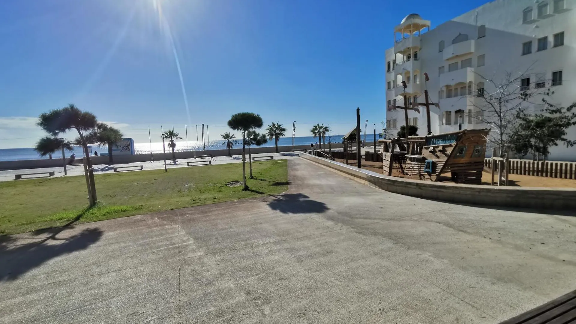 Seaflower - Cosy, Family Friendly Condo 50M From The Beach Quarteira