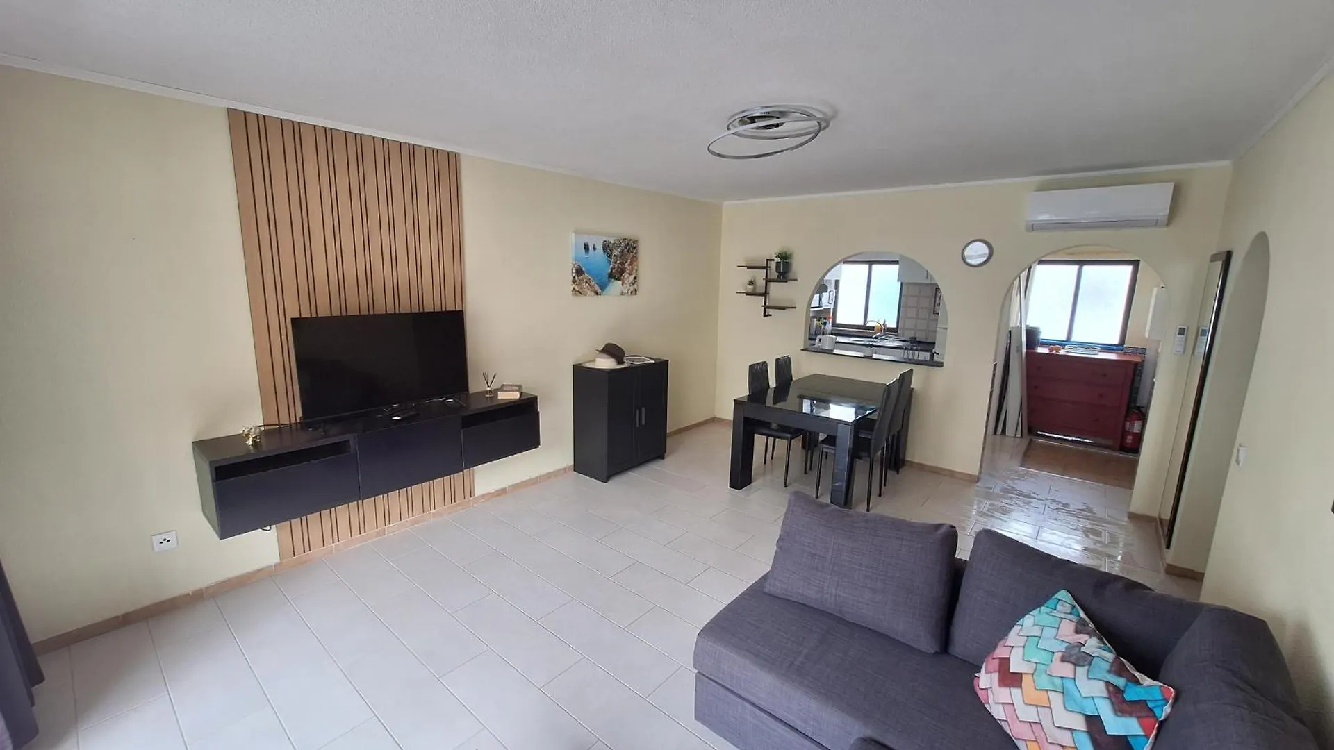 Seaflower - Cosy, Family Friendly Condo 50M From The Beach Quarteira